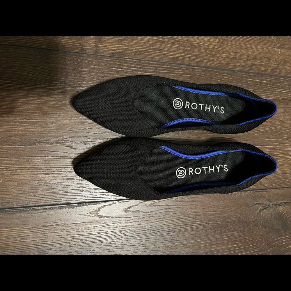 Black pointed toe Rothy’s